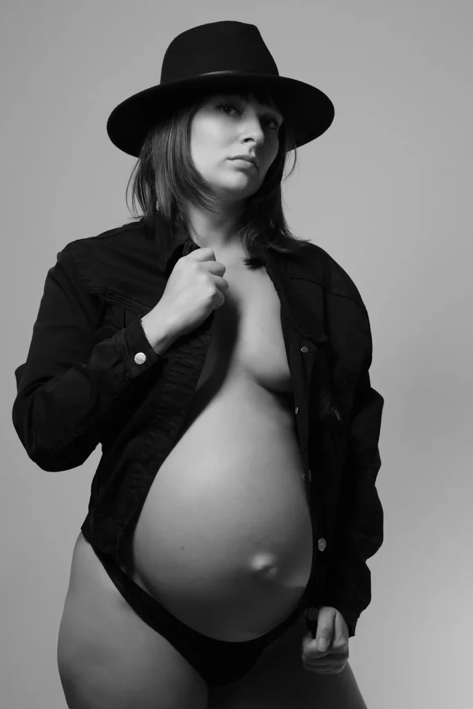 portrait grossesse noir et blanc
